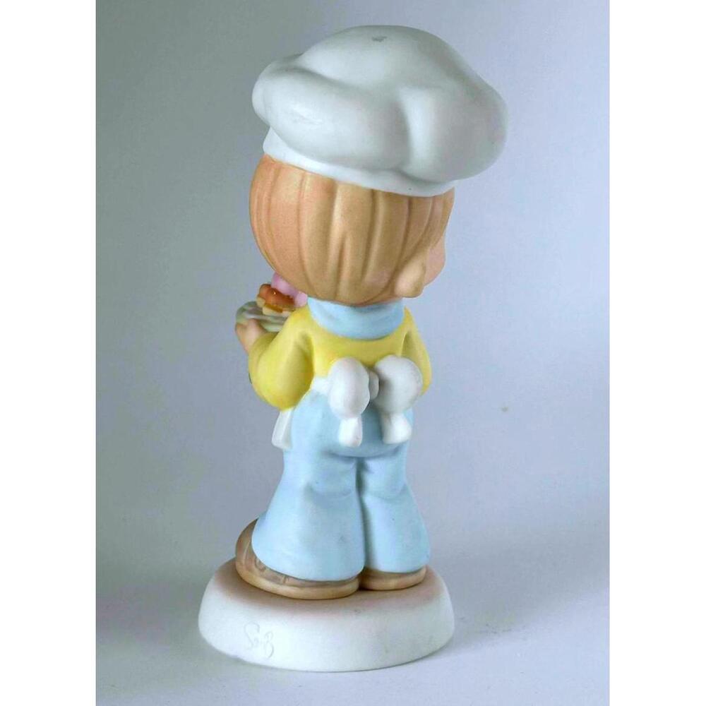 Precious Moments Little Chef Baking Heart Shape Cookies - Picture 4 of 5